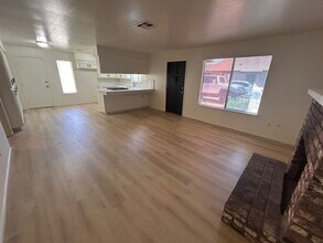2149-2149 S Divisadero St in Visalia, CA - Building Photo - Building Photo