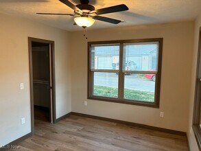 2717 Barnhill Rd SE in New Philadelphia, OH - Building Photo - Building Photo