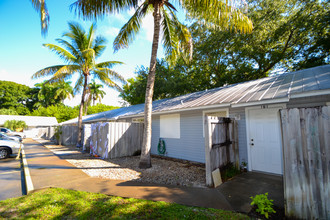 Apartment Complex in Vero Beach, FL - Building Photo - Building Photo