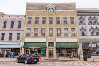 Hawks Nest Apartments in Whitewater, WI - Building Photo - Building Photo