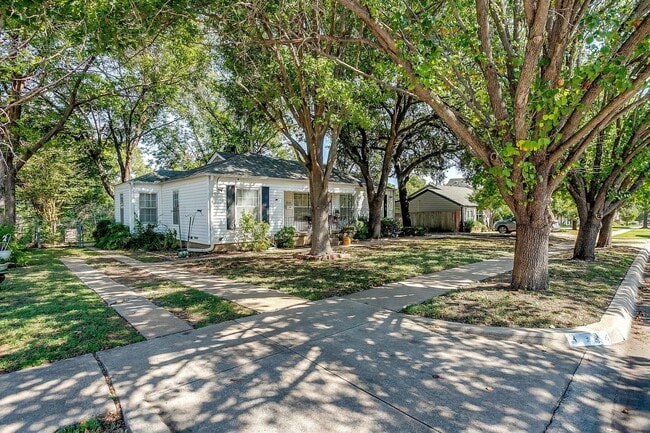 3924 Bryce Ave in Fort Worth, TX - Building Photo - Building Photo