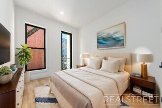 Brand New 3 Bed 3 Bath with OD space! in Brooklyn, NY - Foto de edificio - Building Photo