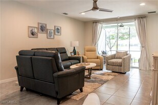 14888 Edgewater Cir in Naples, FL - Building Photo