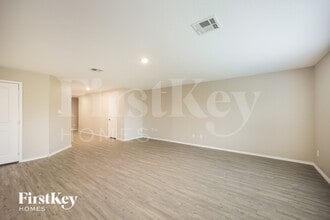 10615 McClintock Dr in Converse, TX - Building Photo - Building Photo