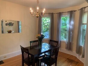 121 Cypress St in Newton, MA - Foto de edificio - Building Photo