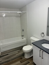 7070 Chem. de la Côte St Luc in Montréal, QC - Building Photo - Building Photo