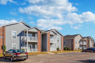 Piedmont Park Apartments in Hattiesburg, MS - Building Photo - Building Photo