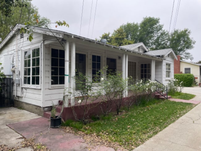 property at 719 W Longden Ave