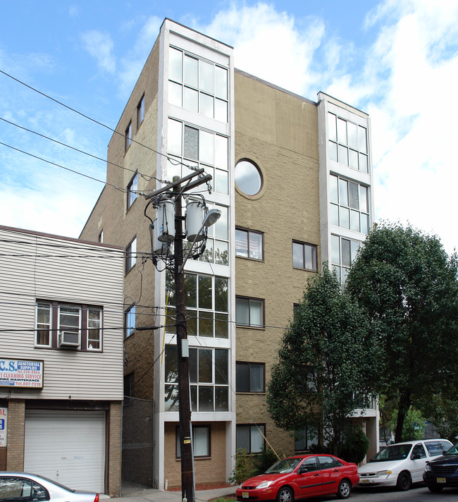 Gold Parc in Union City, NJ - Foto de edificio - Building Photo