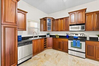 1620 Presidential Way in West Palm Beach, FL - Foto de edificio - Building Photo