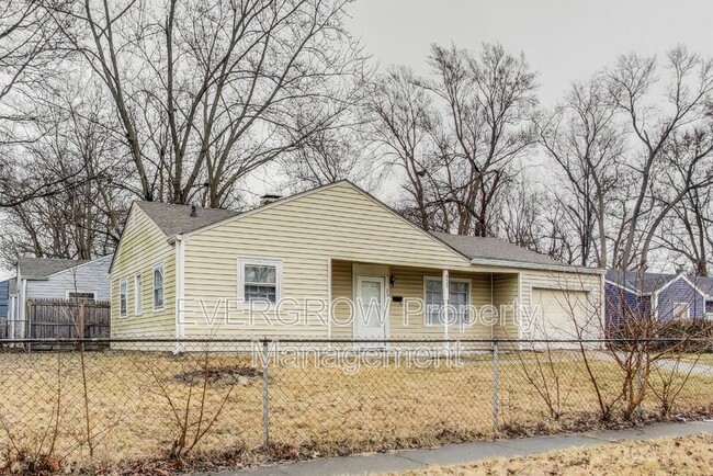 2351 N Sheridan Ave in Indianapolis, IN - Foto de edificio - Building Photo