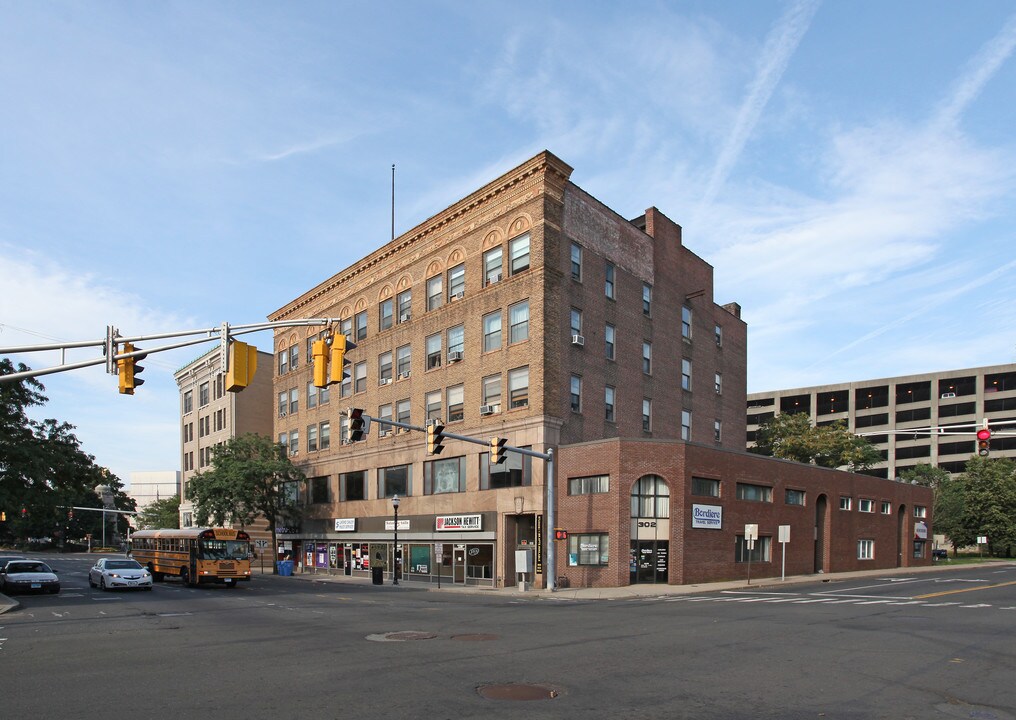 292-300 Main St in New Britain, CT - Building Photo