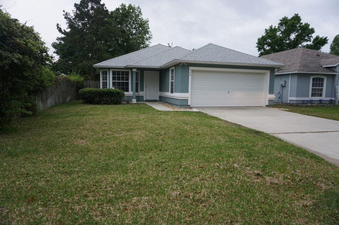908 Buttercup Dr in Jacksonville, FL - Building Photo