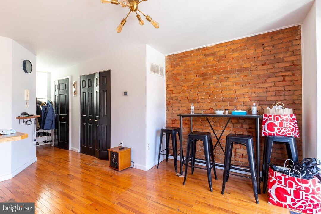 3826 Lancaster Ave-Unit -2 in Philadelphia, PA - Building Photo