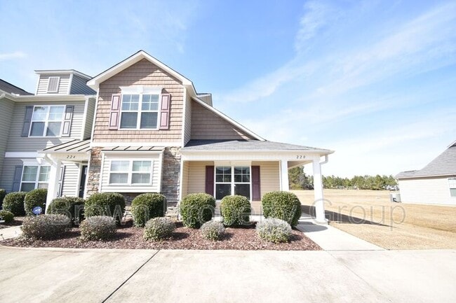 220 Collinwood Dr in Raeford, NC - Building Photo - Building Photo