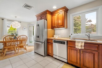 41 Rublee St, Unit 1 in Arlington, MA - Foto de edificio - Building Photo