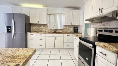 233 NE 199th Terrace in Miami, FL - Building Photo - Building Photo