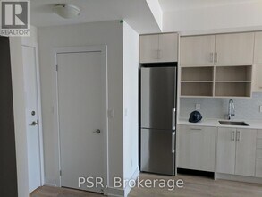 150 Fairview Mall Dr in Toronto, ON - Building Photo - Building Photo