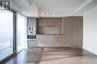 955 Bay St. in Toronto, ON - Building Photo - Building Photo