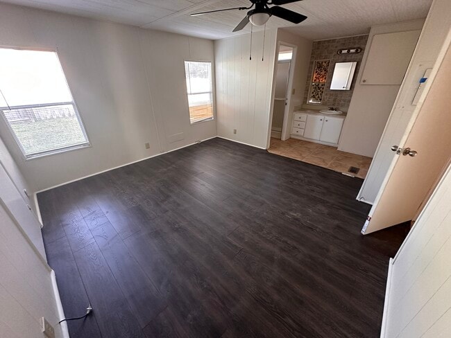 property at 1815 Woodcrest Dr