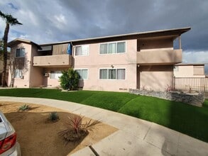 19401 Haynes St in Los Angeles, CA - Building Photo - Building Photo