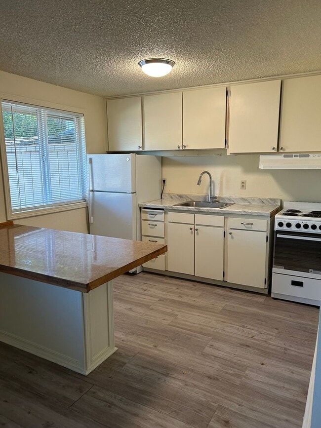 Quail Ridge Apartments in Yakima, WA - Foto de edificio - Building Photo