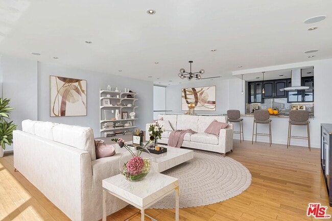 2222 Ave of the Stars in Los Angeles, CA - Building Photo - Building Photo