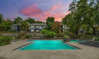 Live Oaks at Killearn Apartments