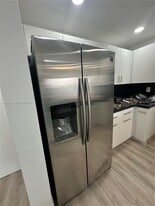 9682 Fontainebleau Blvd, Unit 312 in Miami, FL - Building Photo