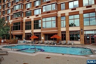 100 Old Palisade Rd in Fort Lee, NJ - Building Photo - Building Photo