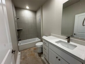 6820 Labelle Dr in Warr Acres, OK - Building Photo - Building Photo