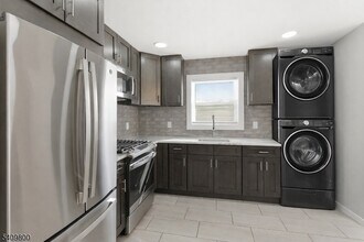 19 Evelyn Ct in Maplewood, NJ - Building Photo - Building Photo