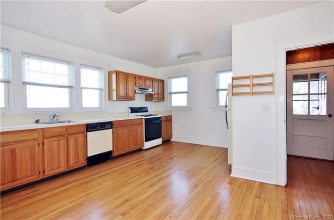 85 Plymouth Rd in Stamford, CT - Building Photo - Building Photo