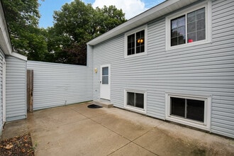 12115 Drake St NW in Minneapolis, MN - Building Photo - Building Photo