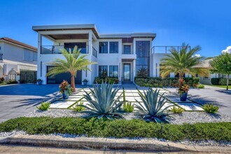 1161 Pine Point Rd in Riviera Beach, FL - Building Photo - Building Photo