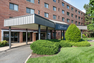 Wentworth Place Condominiums in Arlington, VA - Building Photo - Building Photo