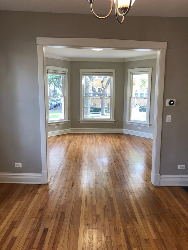 5124 N Claremont Ave in Chicago, IL - Building Photo - Building Photo