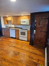 81 Oak St, Unit 1 in East Bridgewater, MA - Building Photo - Building Photo