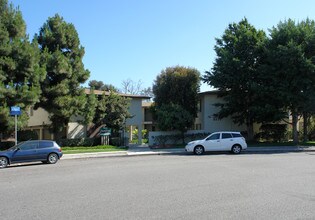 Crescentwood Apartments in Ventura, CA - Building Photo - Building Photo