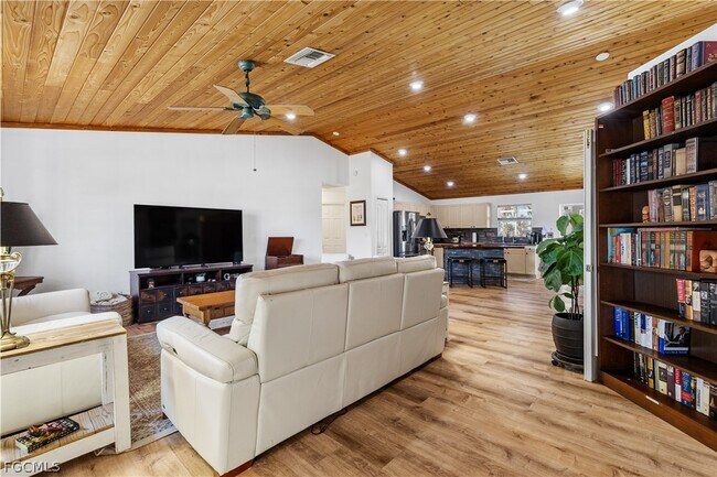 2846 SW 25th Pl in Cape Coral, FL - Building Photo - Building Photo