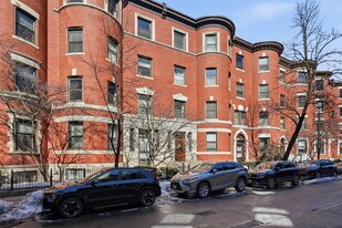 103 Gainsborough St, Unit 104 in Boston, MA - Building Photo