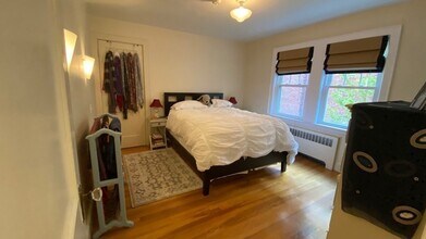 297 Walnut St, Unit 1 in Brookline, MA - Foto de edificio - Building Photo