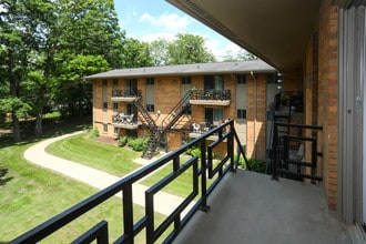 Wyndham Hill Apartments in Ann Arbor, MI - Building Photo - Building Photo
