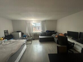 212 Kent St, Unit 44 in Brookline, MA - Foto de edificio - Building Photo