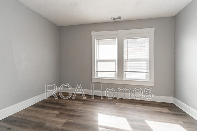 2425 N Kenwood Ave in Indianapolis, IN - Building Photo - Building Photo