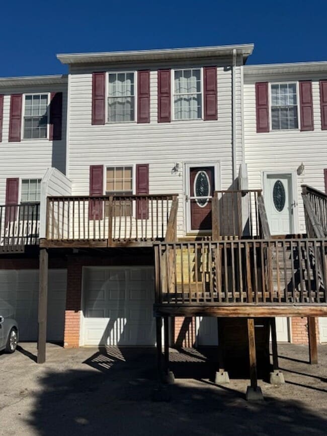 property at 121 Bilco St