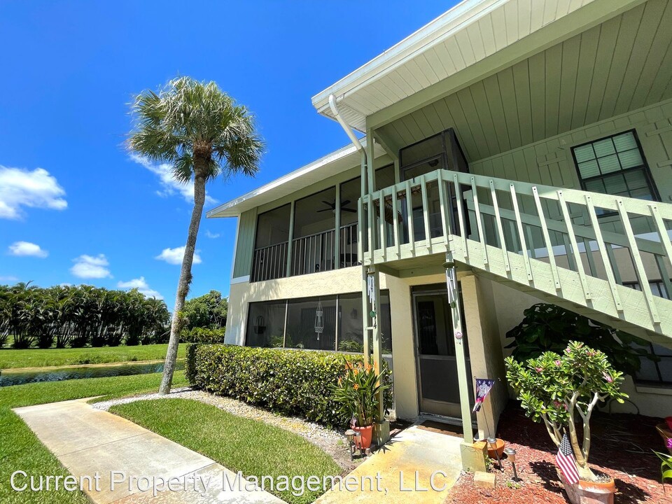 5501 Rattlesnake Hammock Rd in Naples, FL - Building Photo