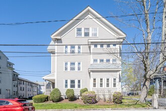 144 Grove ST in Fall River, MA - Foto de edificio - Building Photo