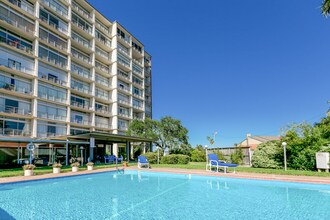 4600 Ocean Dr in Corpus Christi, TX - Building Photo - Building Photo