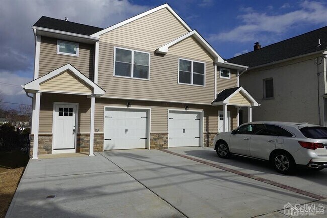 381 Highland St in South Amboy, NJ - Building Photo - Building Photo